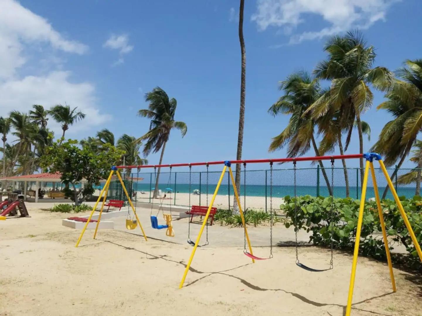 Sunset Paradise Cozy Beachfront Escape - Isla Verde San Juan Bagian luar foto