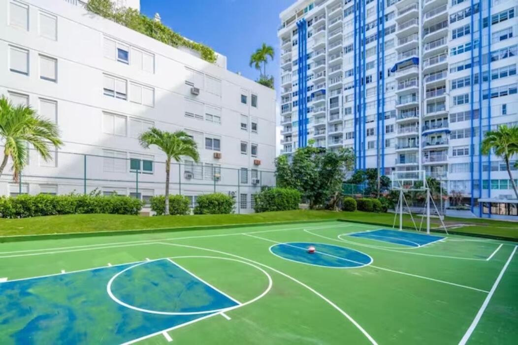 Sunset Paradise Cozy Beachfront Escape - Isla Verde San Juan Bagian luar foto