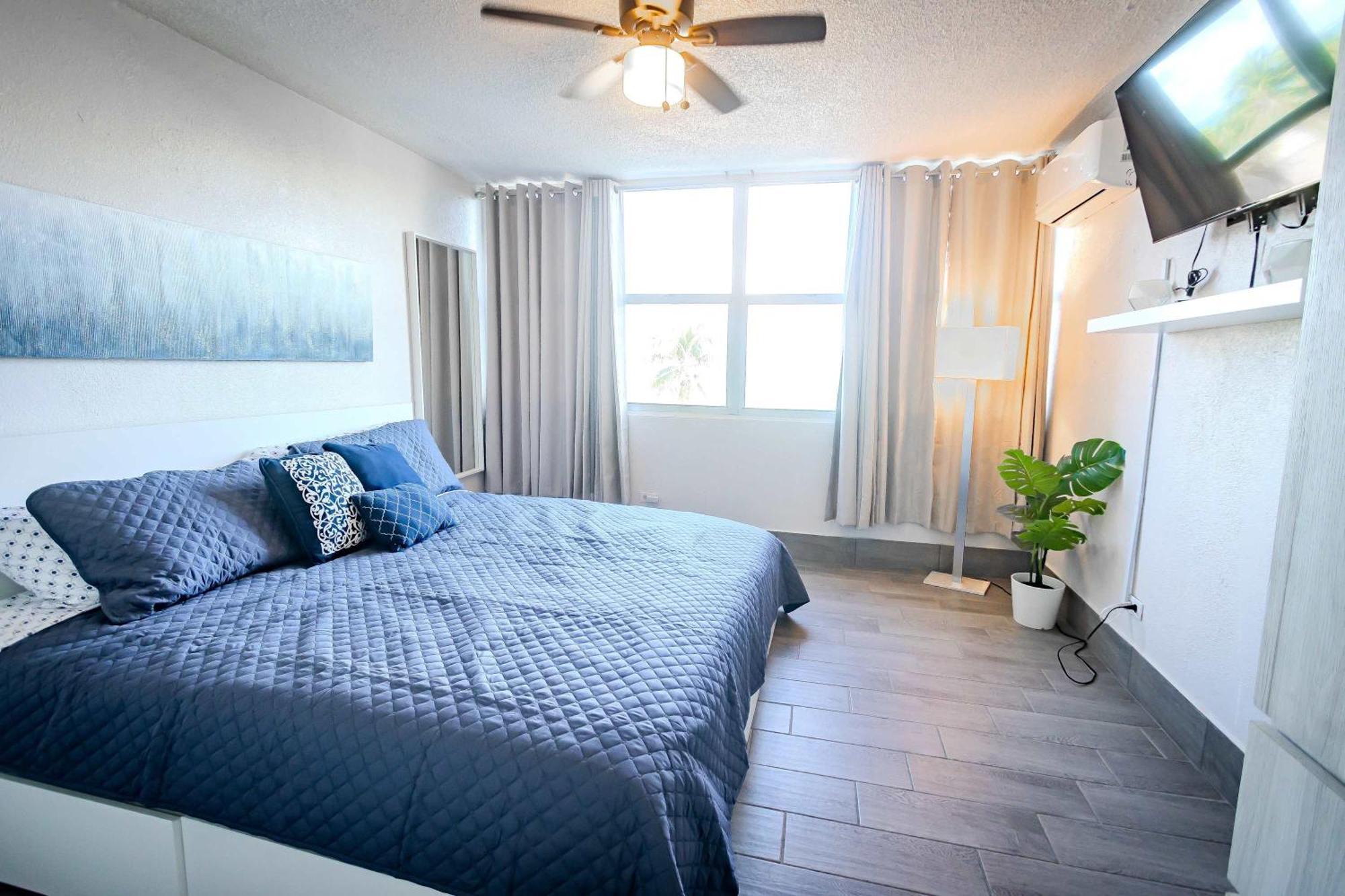 Sunset Paradise Cozy Beachfront Escape - Isla Verde San Juan Bagian luar foto