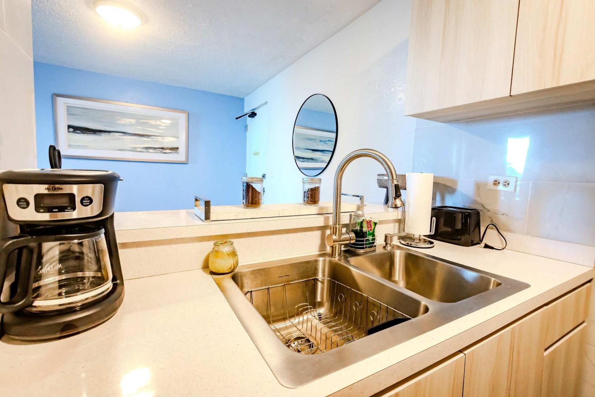 Sunset Paradise Cozy Beachfront Escape - Isla Verde San Juan Bagian luar foto