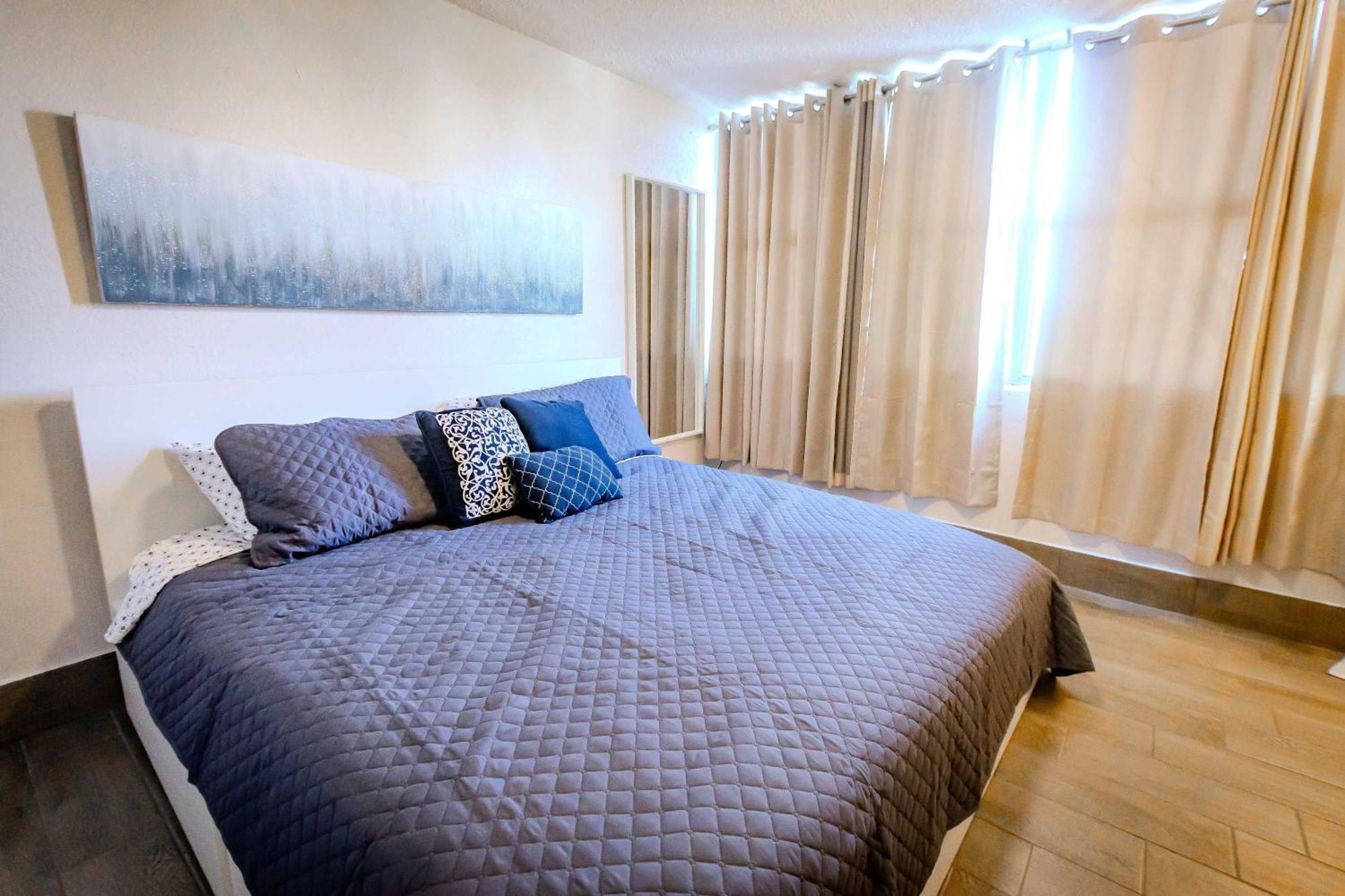 Sunset Paradise Cozy Beachfront Escape - Isla Verde San Juan Bagian luar foto