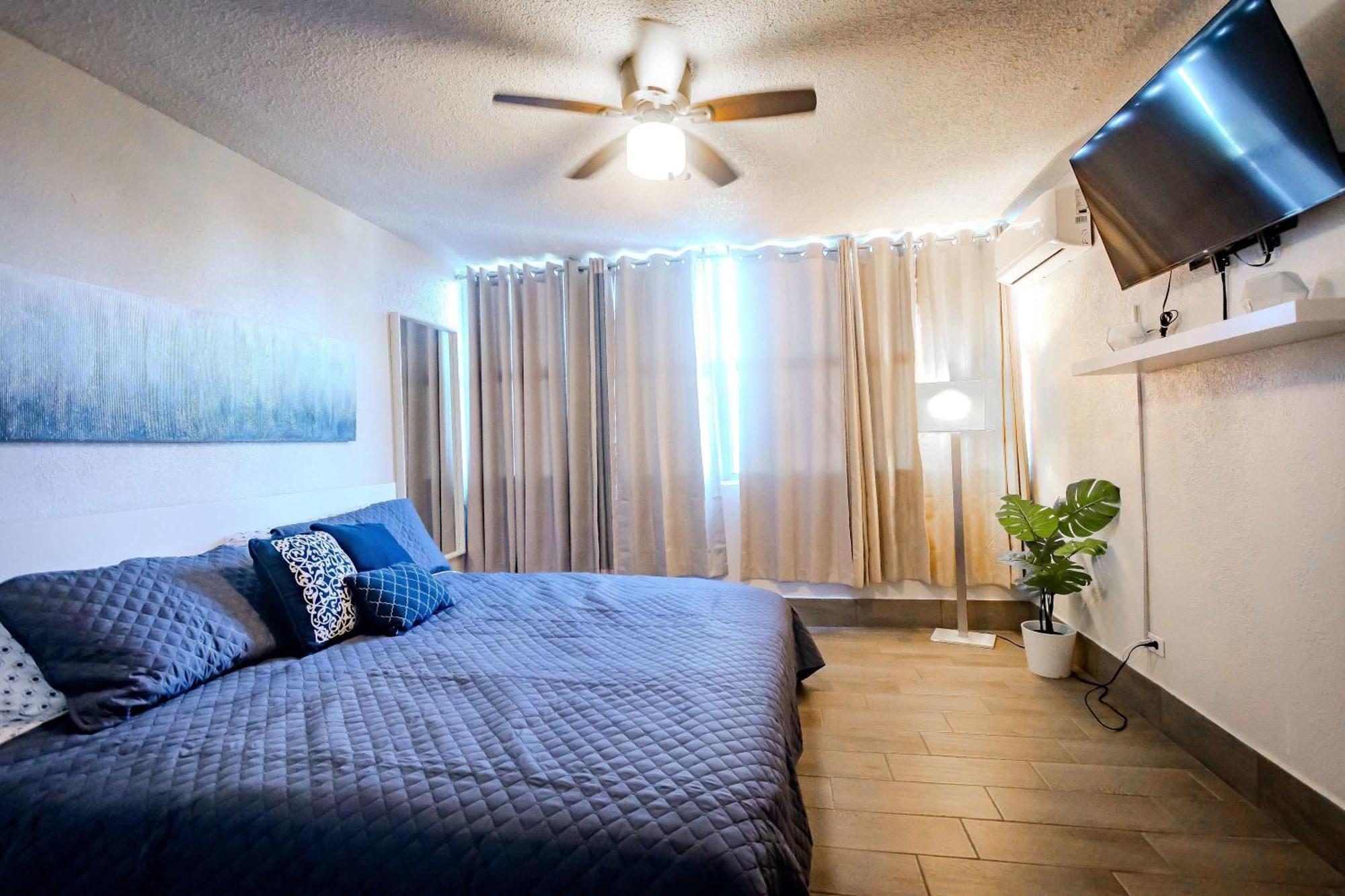 Sunset Paradise Cozy Beachfront Escape - Isla Verde San Juan Bagian luar foto
