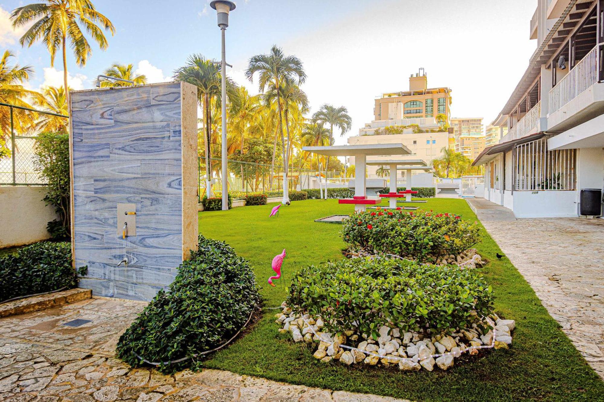 Sunset Paradise Cozy Beachfront Escape - Isla Verde San Juan Bagian luar foto