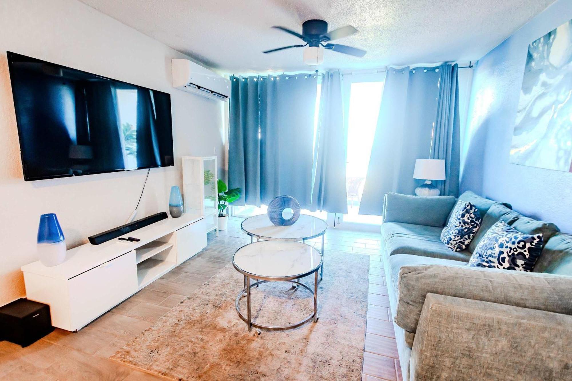 Sunset Paradise Cozy Beachfront Escape - Isla Verde San Juan Bagian luar foto
