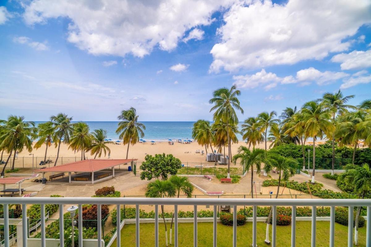 Sunset Paradise Cozy Beachfront Escape - Isla Verde San Juan Bagian luar foto